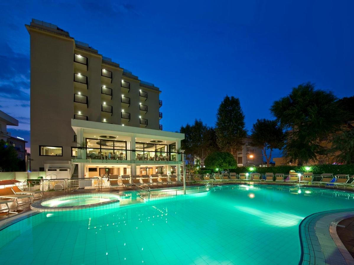 Hotel 2000 Riccione Buitenkant foto