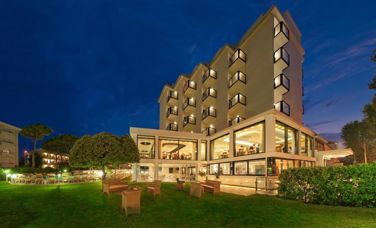 Hotel 2000 Riccione Buitenkant foto