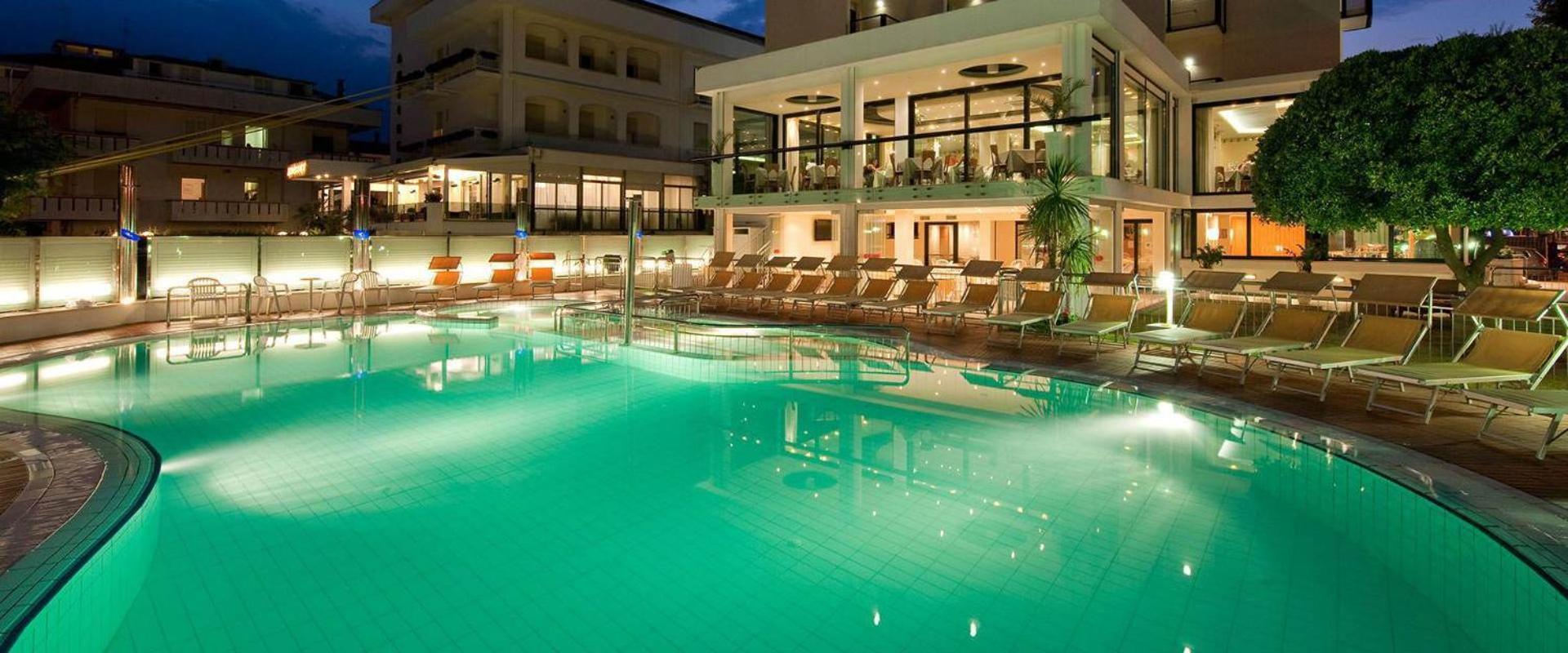 Hotel 2000 Riccione Buitenkant foto