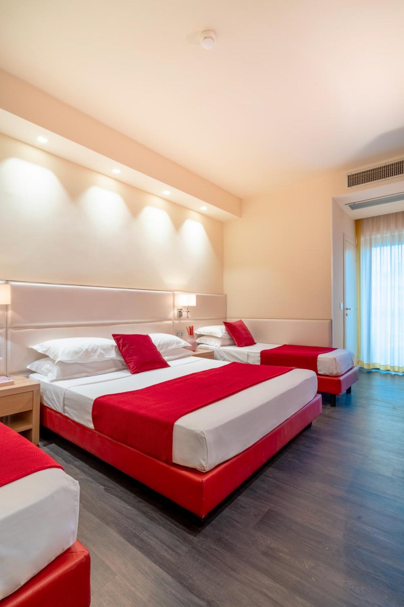 Hotel 2000 Riccione Buitenkant foto