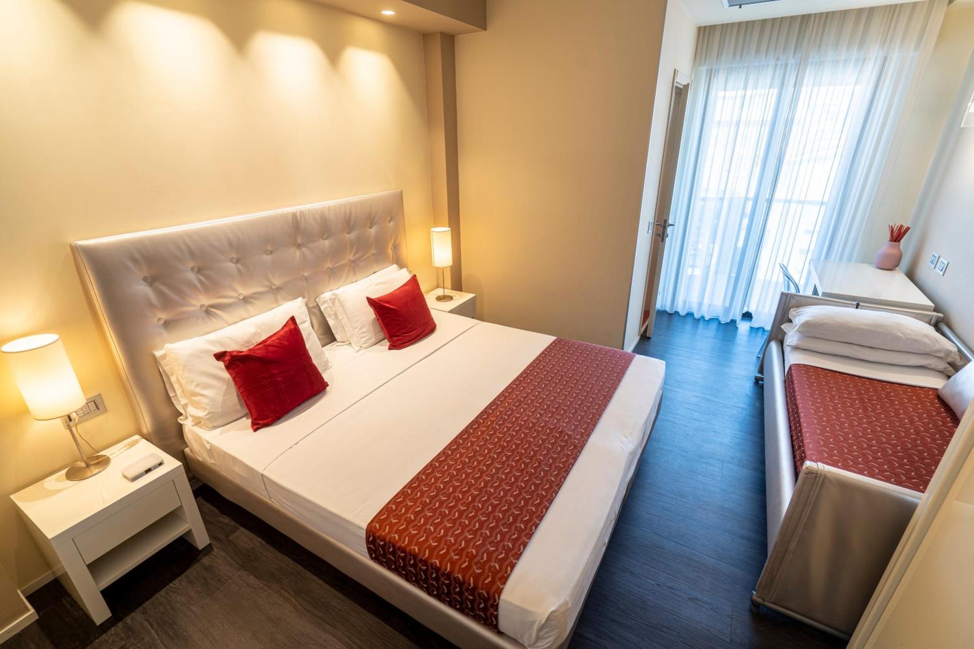 Hotel 2000 Riccione Buitenkant foto
