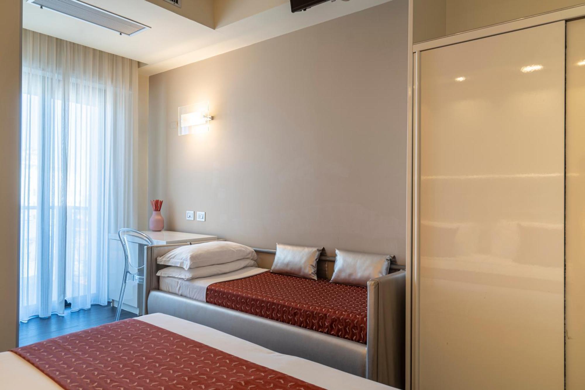 Hotel 2000 Riccione Buitenkant foto