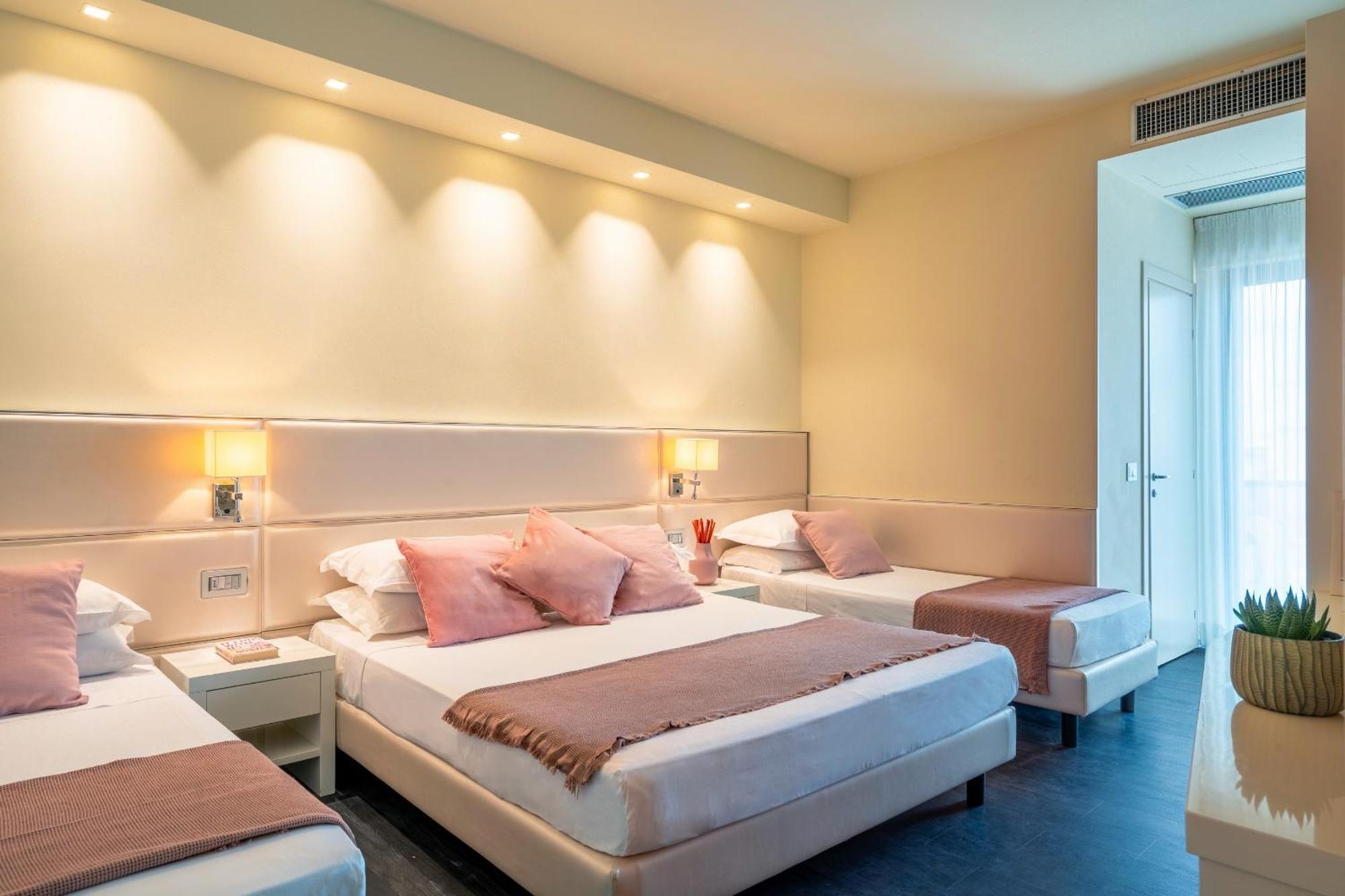 Hotel 2000 Riccione Buitenkant foto