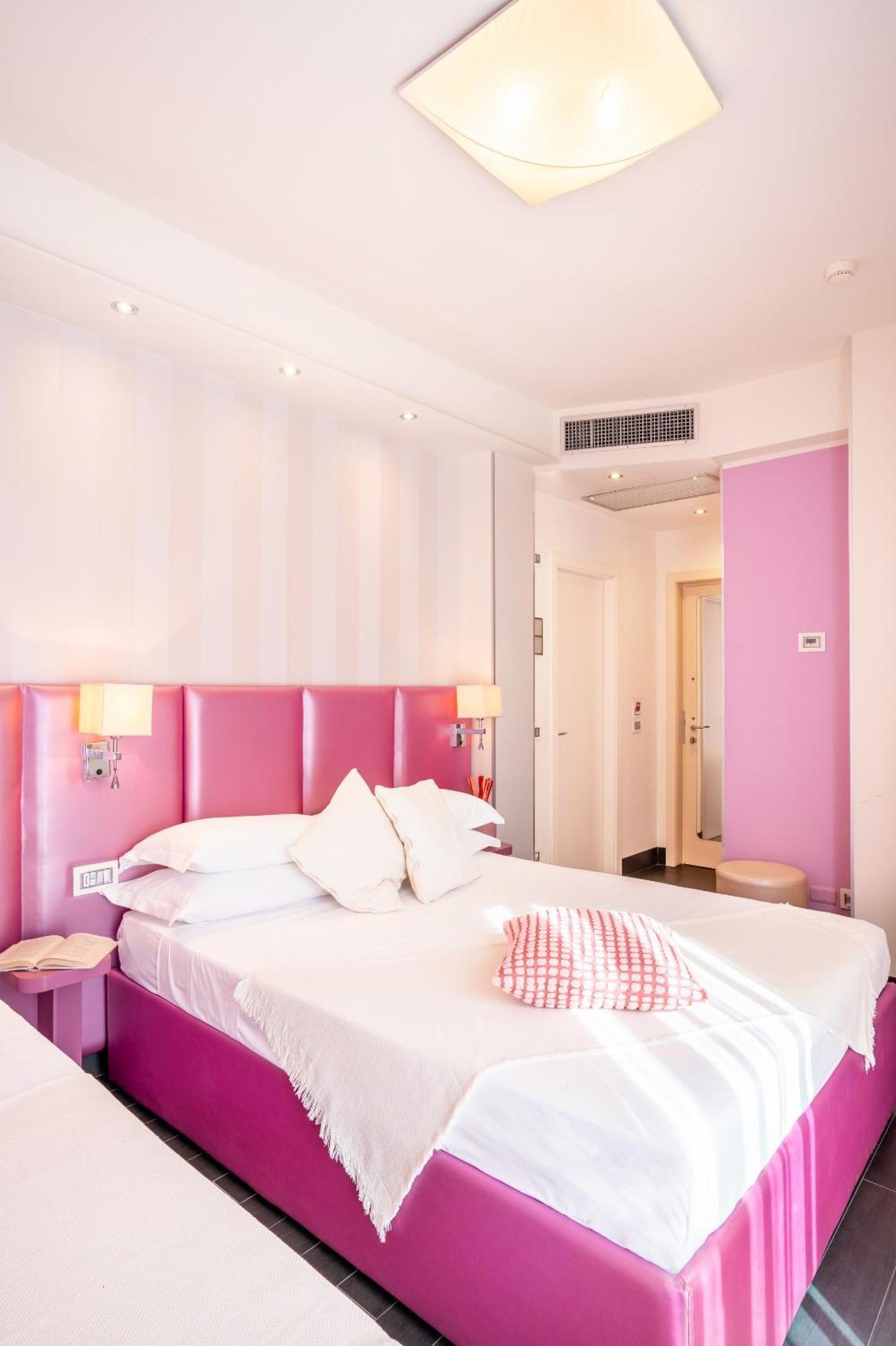 Hotel 2000 Riccione Buitenkant foto