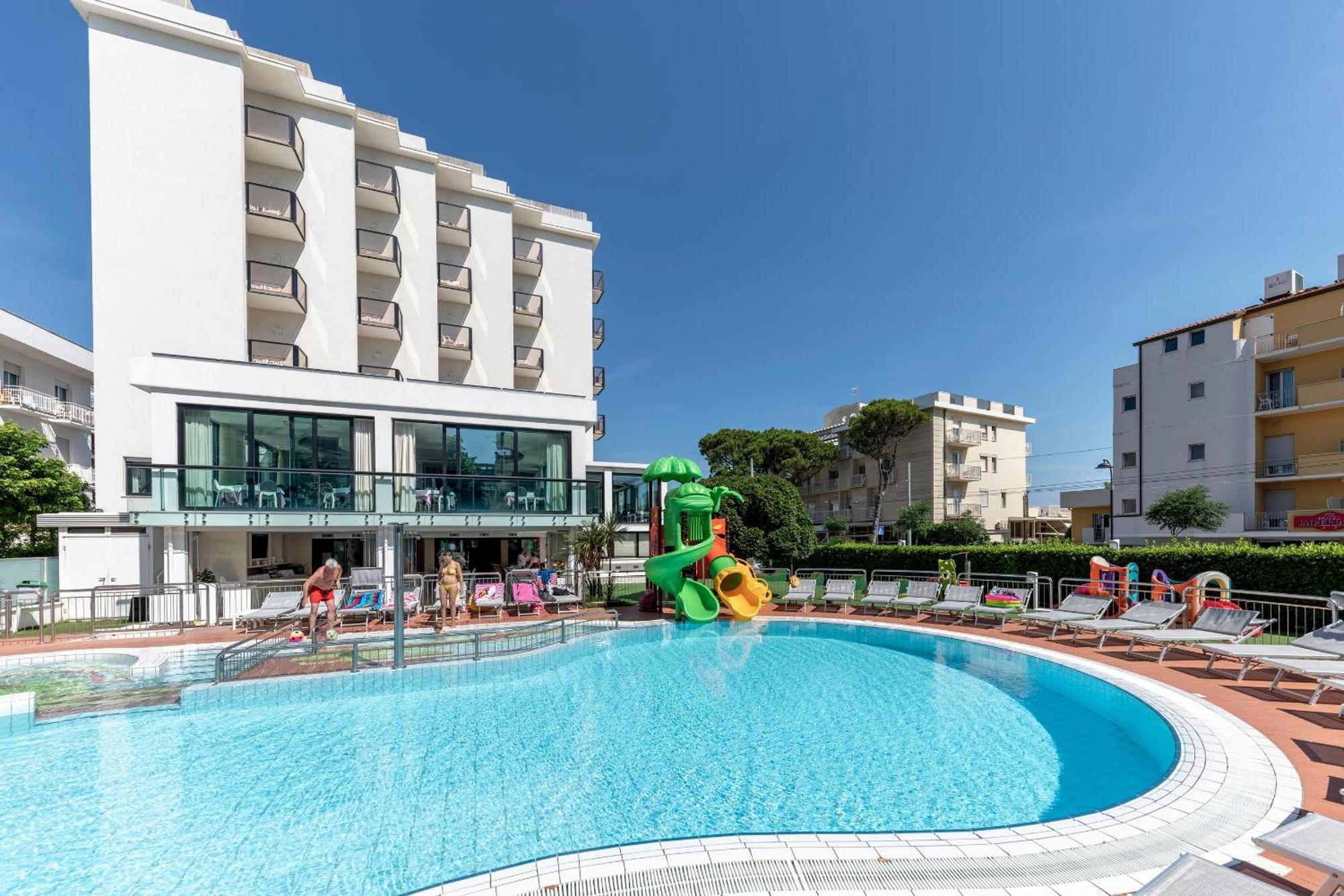 Hotel 2000 Riccione Buitenkant foto