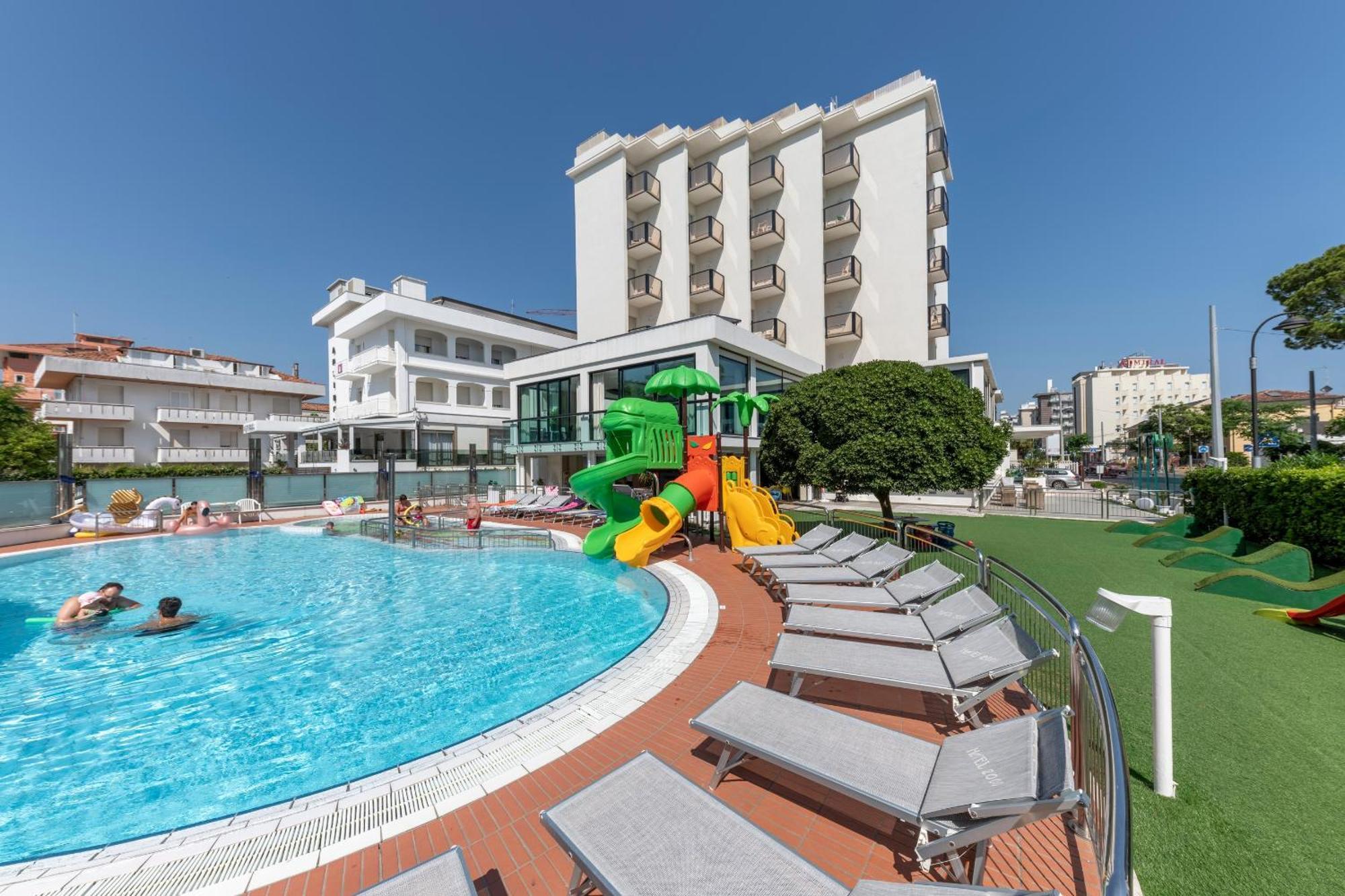 Hotel 2000 Riccione Buitenkant foto